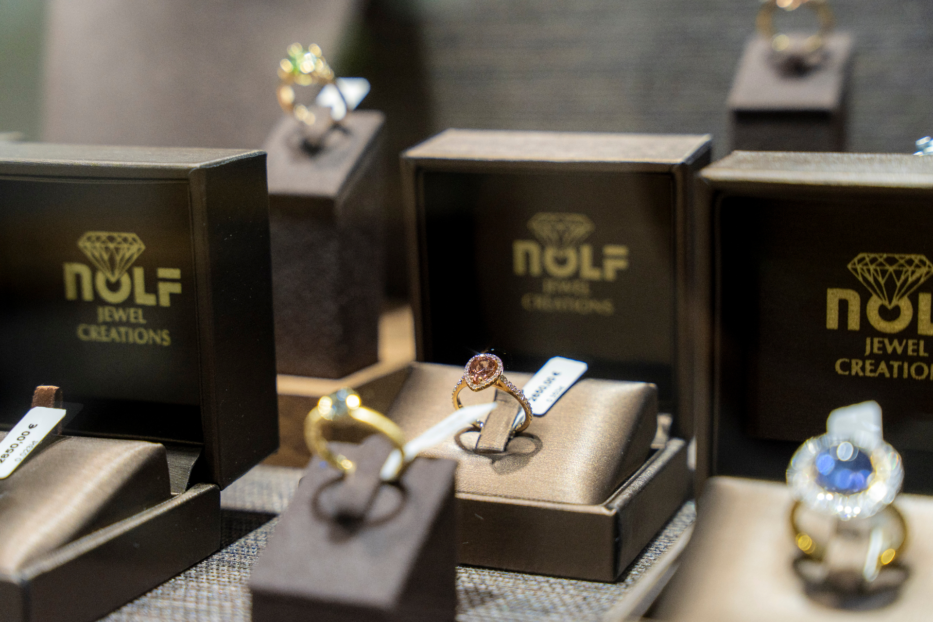 Ringen in Nolf Jewel Creations doosjes